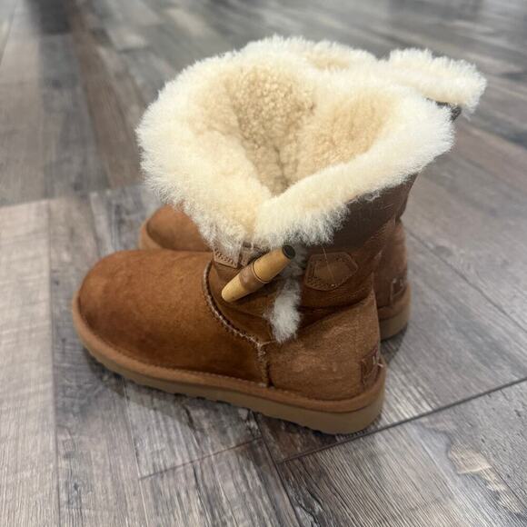UGG Bailey Button II Boot Size US 5 EU 36 Girls Womens Brown Suede Shearling - Picture 2 of 8